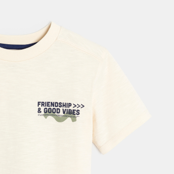 تيشيرت مزين برسالة بأكمام قصيرة، باللون الأبيض للأولاد